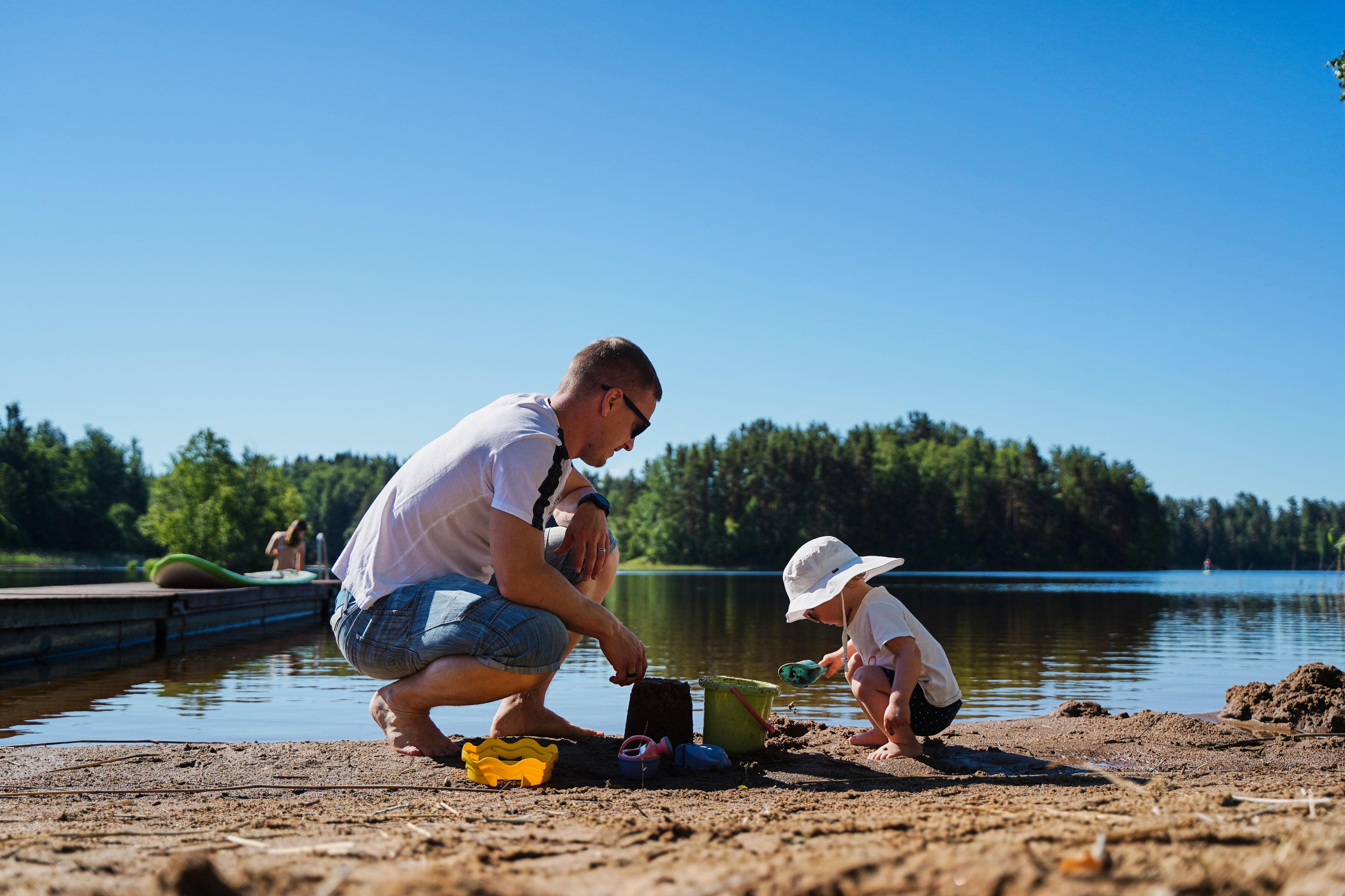 Leikkejä hiekkarannalla